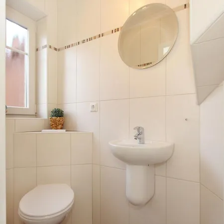 Duenenhaeuser Haus 7 *
